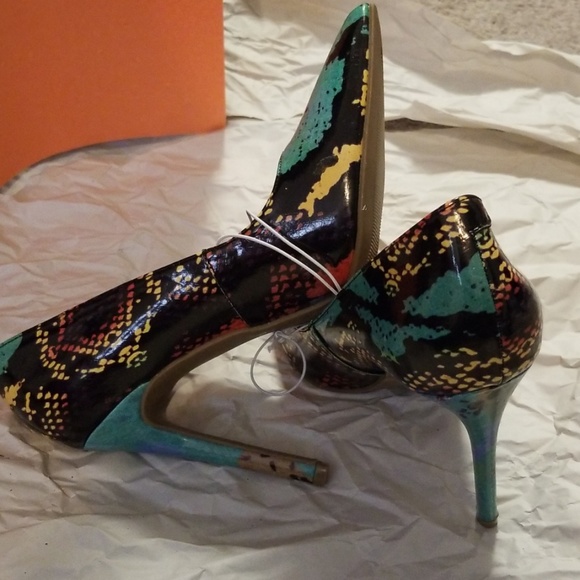 Shoes - Picture 4 of 4